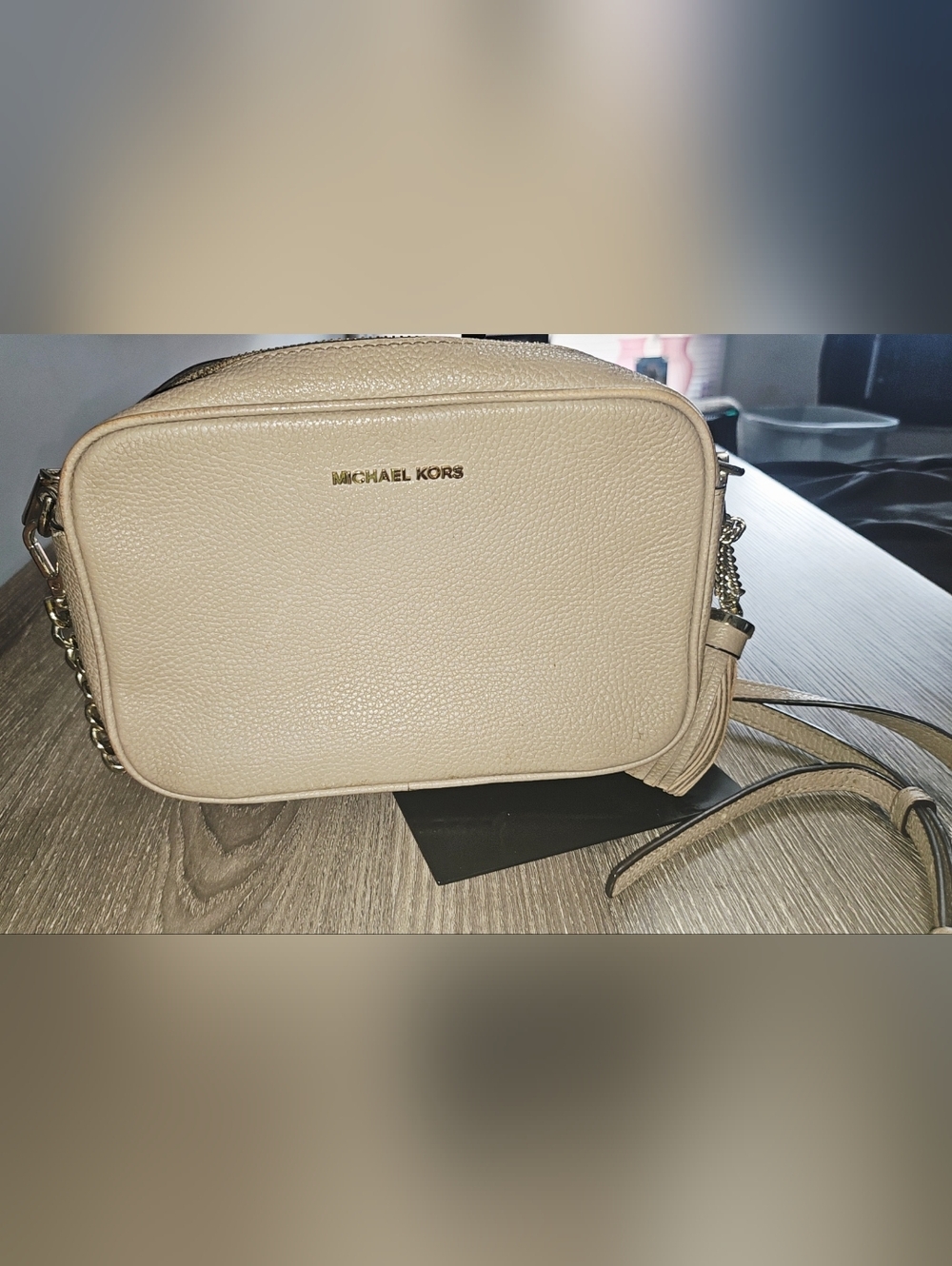 Authentic Michael Kors Ginny Camera Bag/ Crossbody/Purse gray/gold with tassel